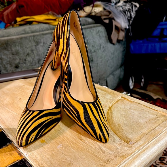 27 edit a division of naturalizer real cow hide pump - Picture 1 of 4